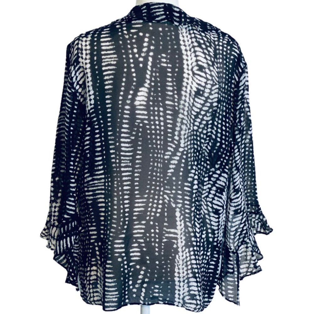 🌴 Chico’s Top - Size 2 - Picture 5 of 9